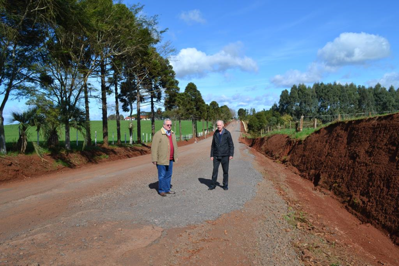 Pedro Westphalen vistoria obras do acesso ao Distrito de Buriti